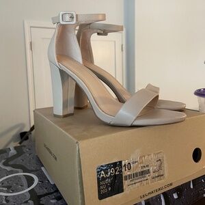 Le Chateau Size 10 Nude Heels